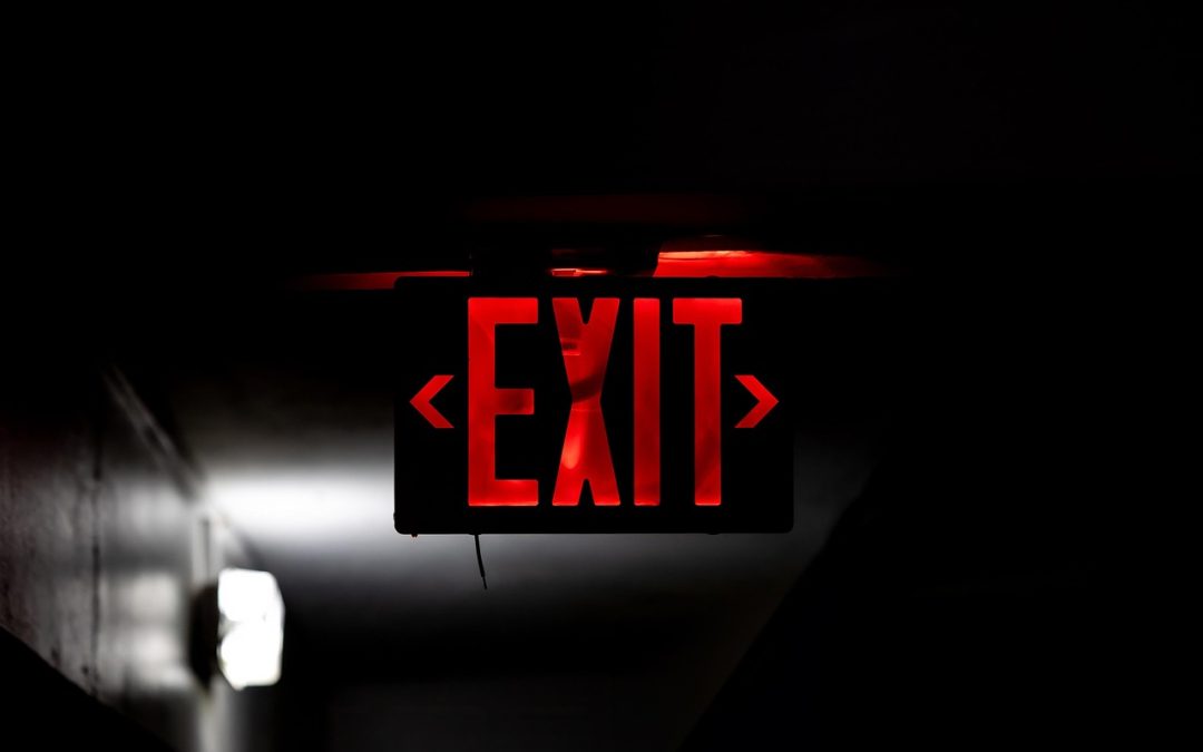 Dinas Damkar Katingan Bersihkan Material Longsor di Kebun Warga